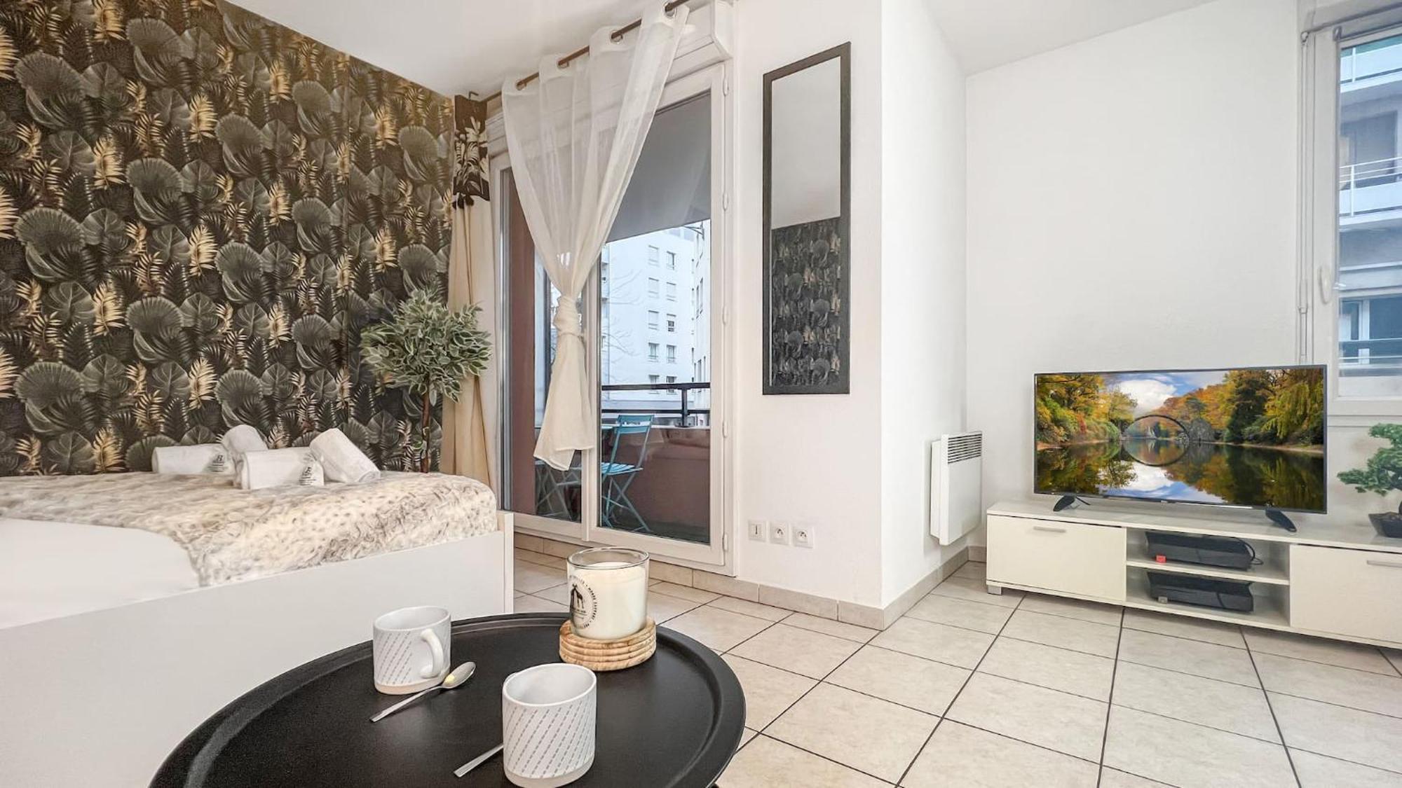 Homey Wild - Proche Gare Et Tram - Proche Centre - Balcon Prive - Parking Prive - Wifi Gratuit Annemasse Exteriör bild