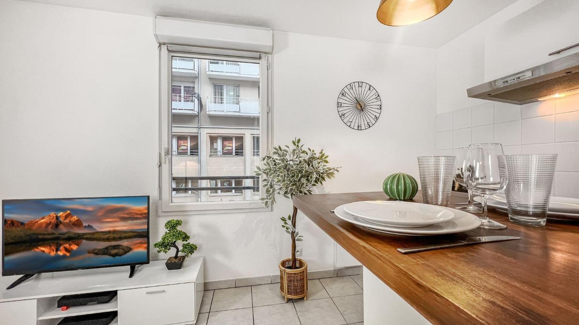 Homey Wild - Proche Gare Et Tram - Proche Centre - Balcon Prive - Parking Prive - Wifi Gratuit Annemasse Exteriör bild